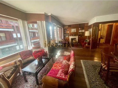 Piso en venta en Getxo, Trinitarios, con 4 dormitorios, 3 baños, 2 plazas de garaje, trastero y terraza