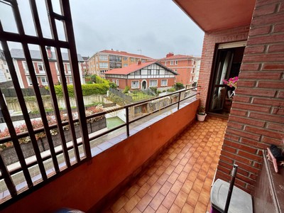 Piso en venta en Getxo, Arrigunaga, con 3 dormitorios, 2 baños, plaza de garaje, trastero, balcón y terraza