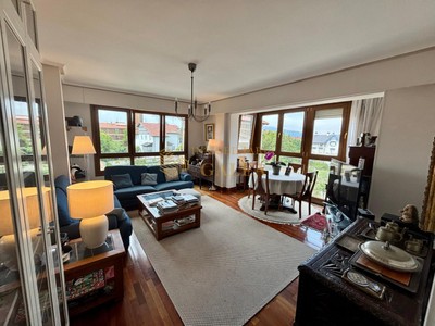 Piso en venta en Getxo, Bidezabal, con 3 dormitorios, 2 baños, plaza de garaje y trastero