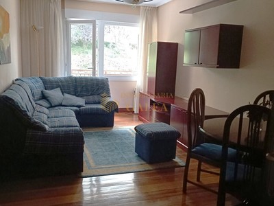 Piso en alquiler en Algorta, con 3 dormitorios, baño, aseo, plaza de garaje, trastero y 2 balcones