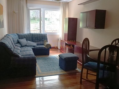 Piso en alquiler en Algorta, con 3 dormitorios, baño, aseo, plaza de garaje, trastero y 2 balcones