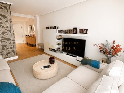 Piso en venta en Getxo, Chopos, con 3 dormitorios, 2 baños, plaza de garaje y trastero