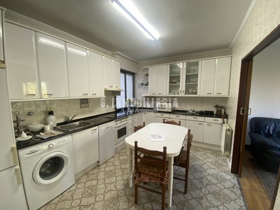 Casa en venta en Portugalete, Abatxolo, con 3 dormitorios, baño, trastero y terreno