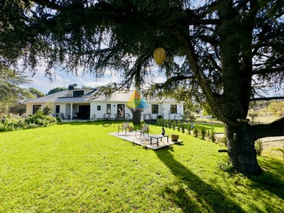 Chalet unifamiliar (independiente) en venta en Colmenar Del Arroyo, con 5 dormitorios, 5 baños, plaza de garaje, trastero, terraza y terreno