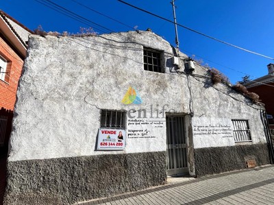 Casa de pueblo en venta en Colmenar Del Arroyo, con 2 dormitorios y baño