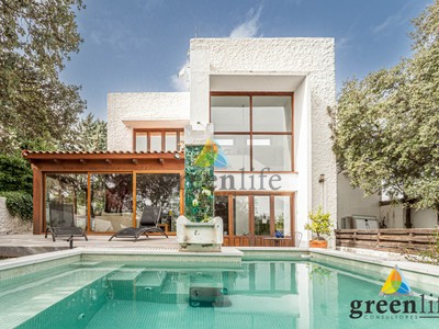 Chalet unifamiliar (independiente) en venta en Valdemorillo, Jarabeltran, con 2 dormitorios, 2 baños, plaza de garaje, trastero, terraza y terreno