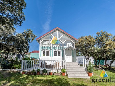 Chalet unifamiliar (independiente) en venta en Colmenar Del Arroyo, Urb. Valle Sol, con 3 dormitorios, baño, aseo, plaza de garaje, trastero, balcón, terraza y terreno