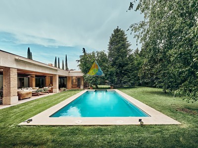 Chalet en venta en Pozuelo De Alarcón, con 7 dormitorios, 5 baños, 2 aseos y terreno