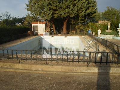 Casa en traspaso en Zamora, Extrarradio Zamora, con 3 dormitorios, baño, plaza de garaje, trastero y terreno