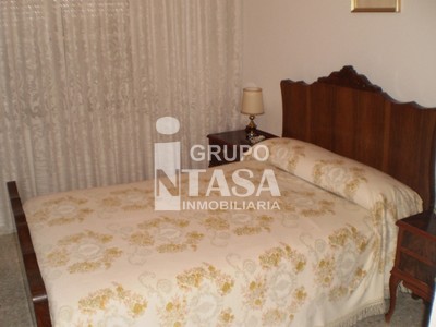 Piso en venta en Zamora, Coreses, con 3 dormitorios, baño, plaza de garaje y trastero