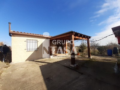 Terreno en venta en Zamora, San Frontis, con 2 dormitorios, baño, plaza de garaje y trastero