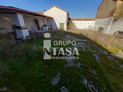 Casa en venta en Zamora, Molacillos, con 3 dormitorios, baño y terreno