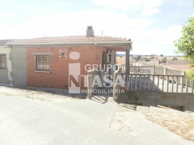 Casa en venta en Zamora, Tamame, con 4 dormitorios, 2 baños, plaza de garaje, terraza y terreno
