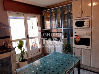 Piso en venta en Zamora, Zona Centro, con 5 dormitorios, plaza de garaje y terraza