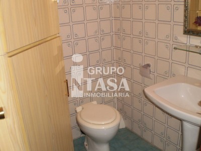 Piso en venta en Zamora, con 4 dormitorios, baño, aseo y 2 terrazas
