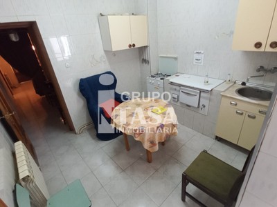 Casa en venta en Zamora, con 5 dormitorios, baño, aseo, plaza de garaje y trastero