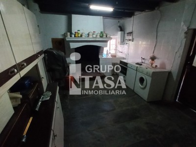 Casa en venta en Zamora, con 3 dormitorios, baño, trastero y terreno