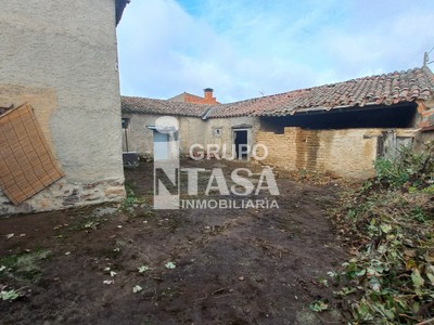 Casa en venta en Montamarta, con 4 dormitorios y baño