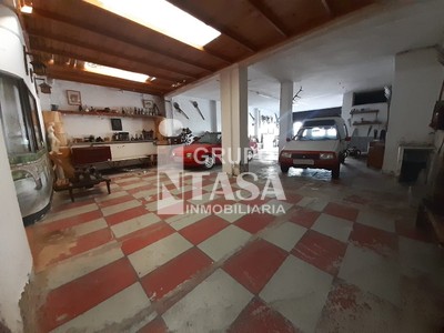 Locales en venta en Zamora, Pinilla, con baño, aseo y plaza de garaje