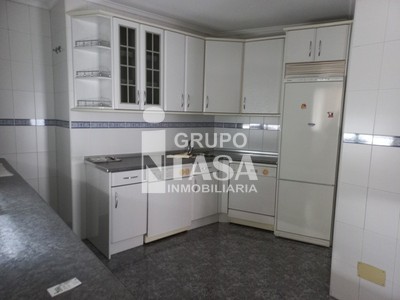 Ático en venta en Zamora, con 2 dormitorios, baño, aseo y plaza de garaje