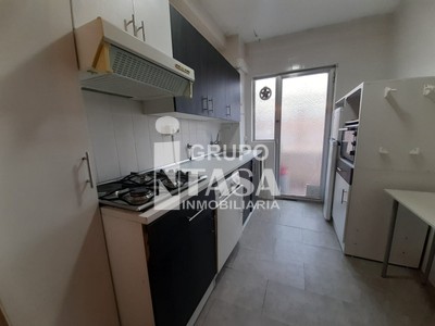 Piso en venta en Zamora, con 3 dormitorios, baño y balcón