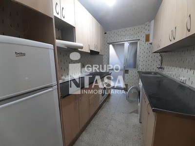 Piso en venta en Zamora, La Feria, con 4 dormitorios y 2 baños