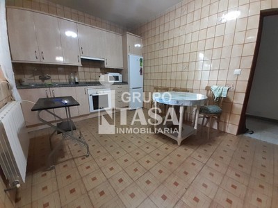 Casa en venta en Zamora, Santa Eulalia, con 3 dormitorios, baño, 2 plazas de garaje y trastero