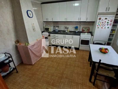 Piso en venta en Fonfria, con 3 dormitorios y baño