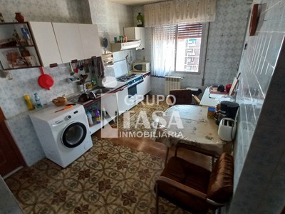 Piso en venta en Zamora, con 5 dormitorios, 2 baños, aseo, 2 plazas de garaje y trastero