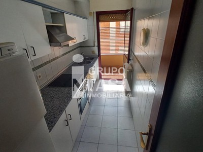 Piso en venta en Zamora, con 2 dormitorios, baño, plaza de garaje, trastero y balcón
