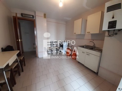 Piso en venta en Zamora, Peña Trevinca, con 3 dormitorios, baño, plaza de garaje y trastero