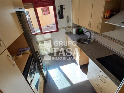 Piso en venta en Zamora, con 2 dormitorios, baño, plaza de garaje y trastero