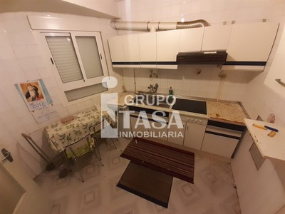 Piso en venta en Zamora, Avd Portugal, con 3 dormitorios y baño