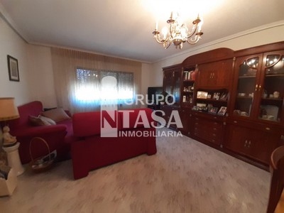Chalet en venta en Casaseca De Las Chanas, con 4 dormitorios, 2 baños, plaza de garaje y trastero