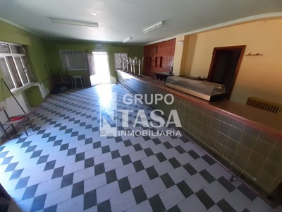Locales en venta en Cerecinos, Zona Centro, con baño