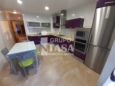 Casa en venta en Fuentepreadas, Zona Centro, con 4 dormitorios y 2 baños