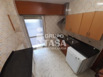 Piso en venta en Zamora, La Feria, con 4 dormitorios y 2 baños