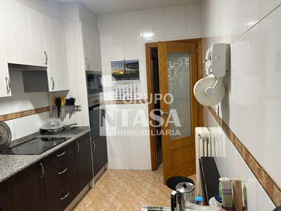 Piso en venta en Zamora, con 3 dormitorios y baño