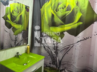 Piso en venta en Zamora, Bloques, con 3 dormitorios, baño y plaza de garaje