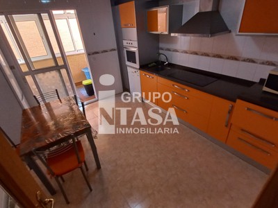 Ático en venta en Zamora, con 4 dormitorios, 2 baños, plaza de garaje y trastero