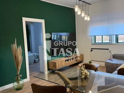 Piso en venta en Zamora, con 3 dormitorios, baño y balcón