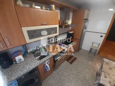 Chalet en venta en Zamora, Siglo Xxi, con 3 dormitorios, baño y aseo