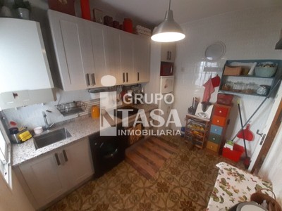 Piso en venta en Zamor, La Feria, con 4 dormitorios y baño