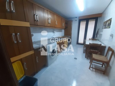 Piso en venta en Zamora, Zona Centro, con 4 dormitorios, 2 baños, plaza de garaje y balcón