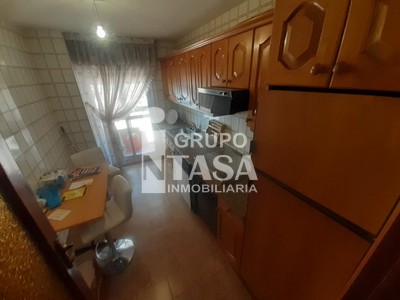Piso en venta en Zamora, Avd Portugal, con 3 dormitorios, baño y plaza de garaje
