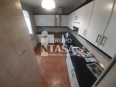 Piso en venta en Zamora, San Blas, con 4 dormitorios, 2 baños y plaza de garaje