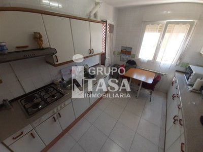 Piso en venta en Zamora, Los Bloques, con 4 dormitorios y 2 baños