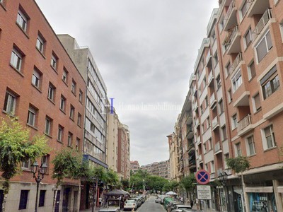 Piso en venta en Bilbao, Indautxu, con 5 dormitorios, 2 baños y balcón