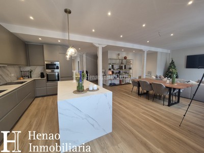 Piso en venta en Bilbao, Guggenheim, con 5 dormitorios y 3 baños
