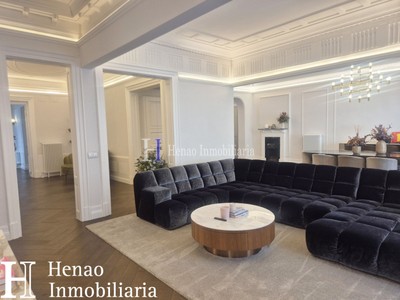 Piso en venta en Bilbao, Ensanche, con 5 dormitorios, 4 baños, plaza de garaje, trastero y terraza